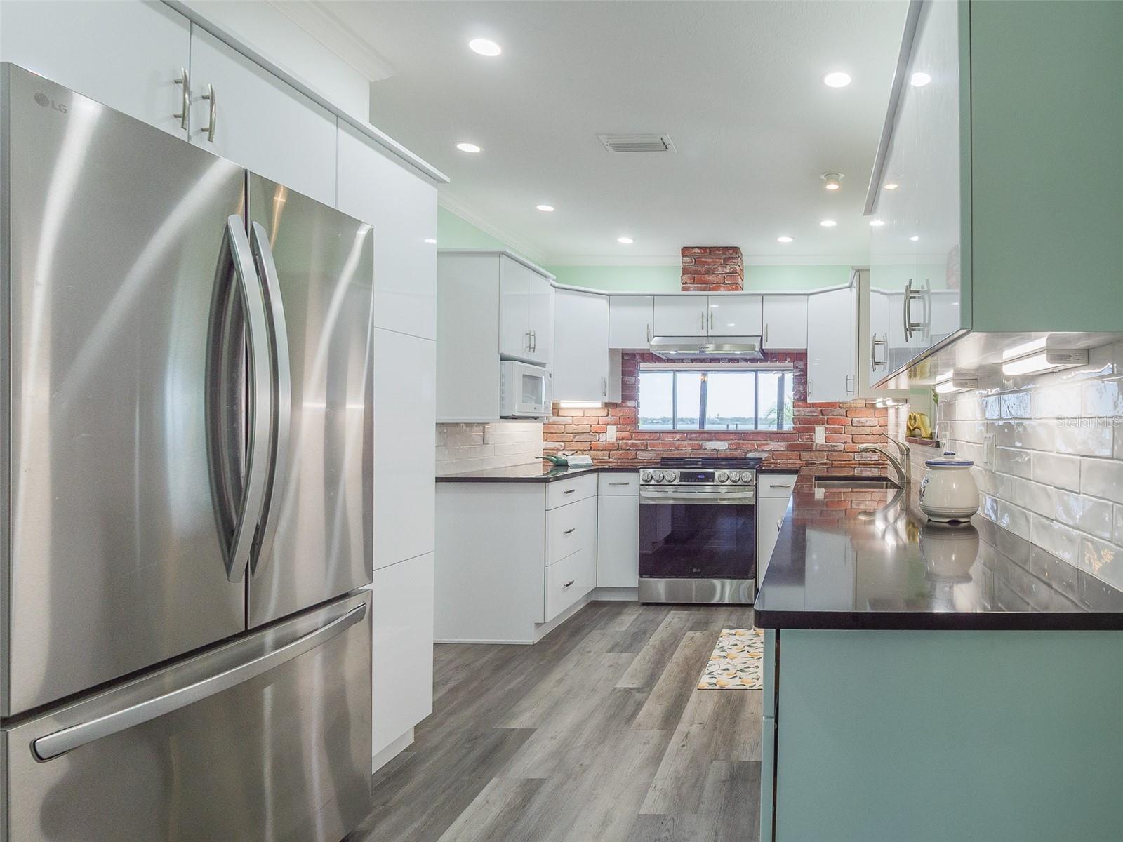 2410 RIVERSIDE DR E — photo 5