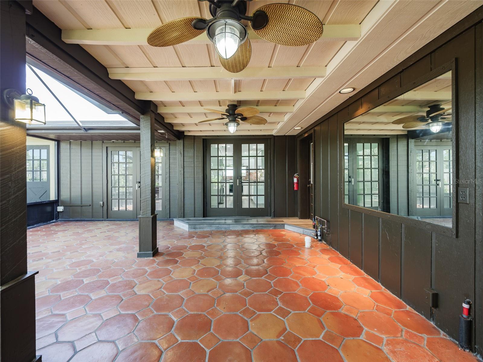 2410 RIVERSIDE DR E — photo 38
