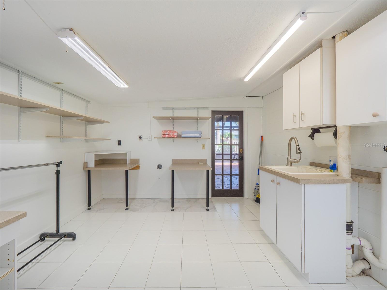2410 RIVERSIDE DR E — photo 39
