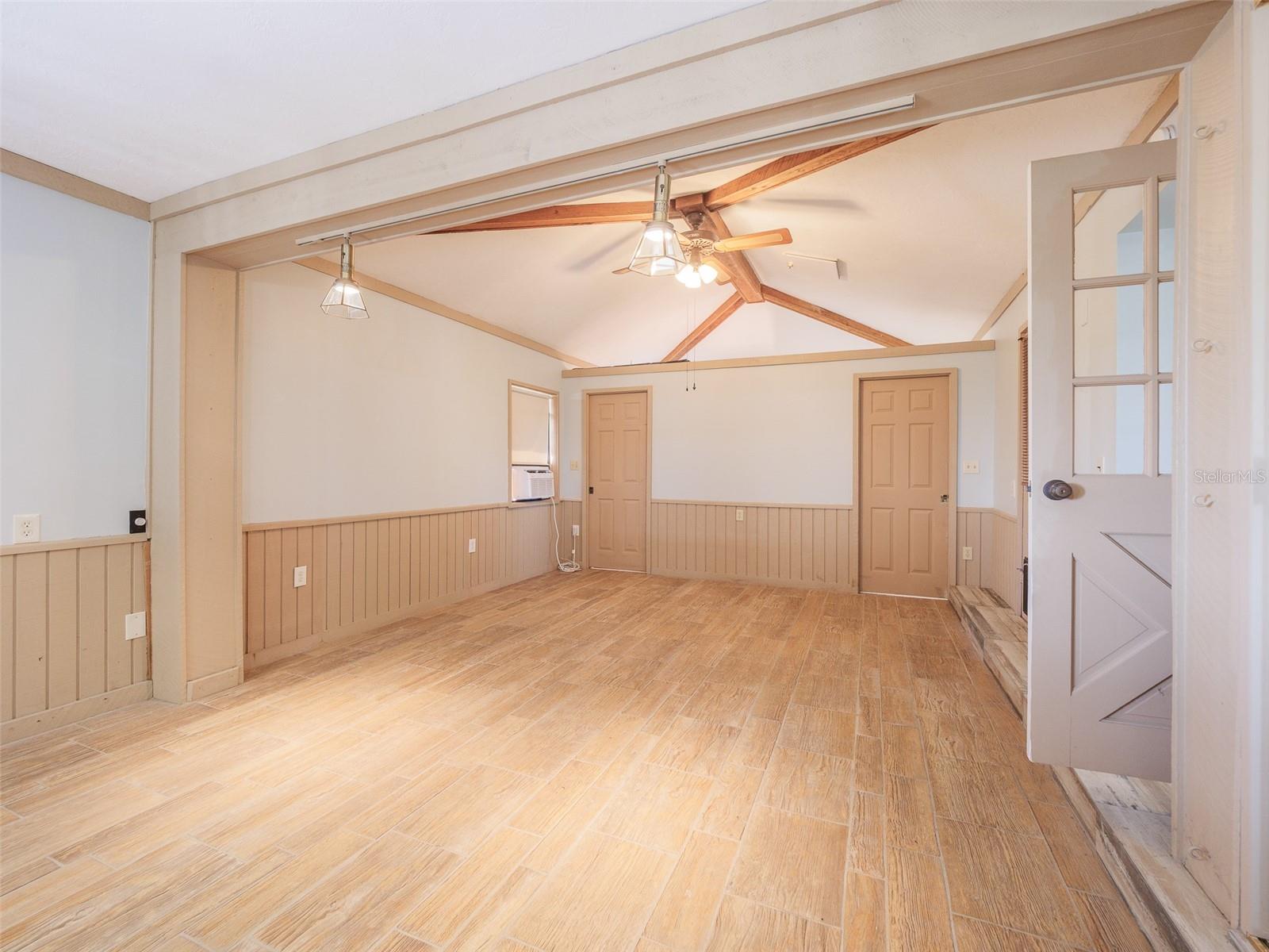 2410 RIVERSIDE DR E — photo 32