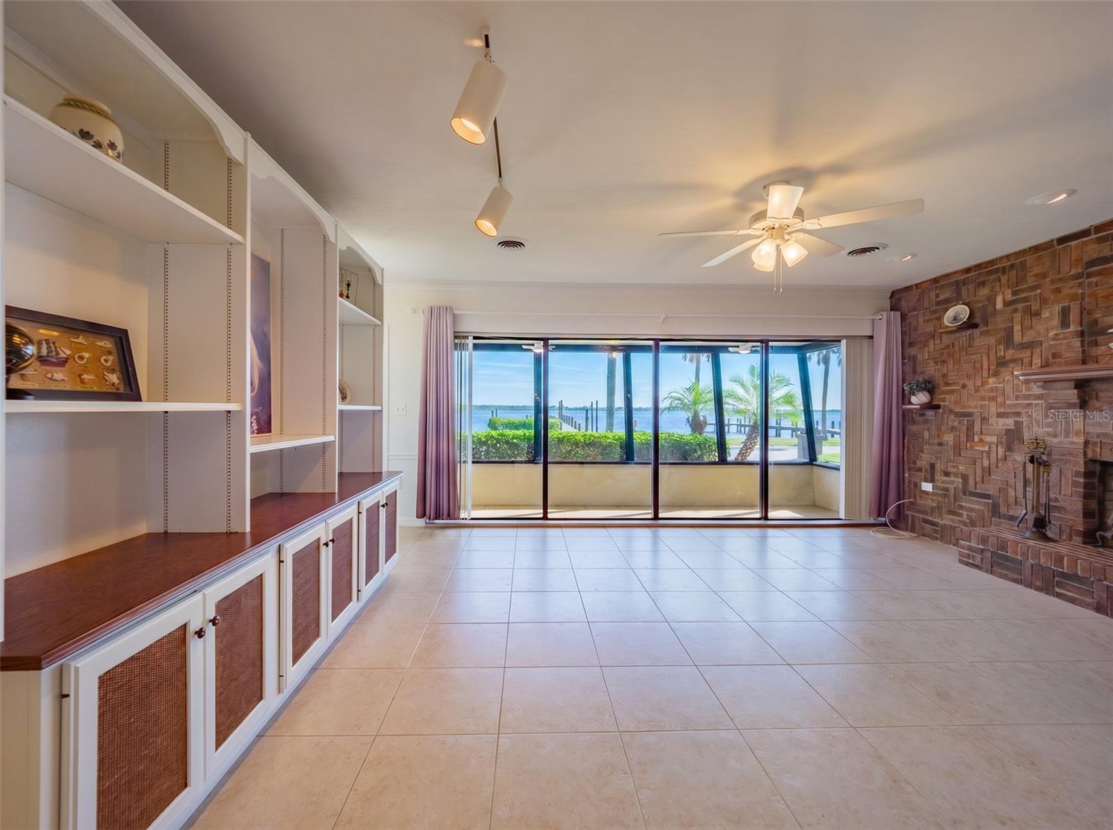 2410 RIVERSIDE DR E — photo 4