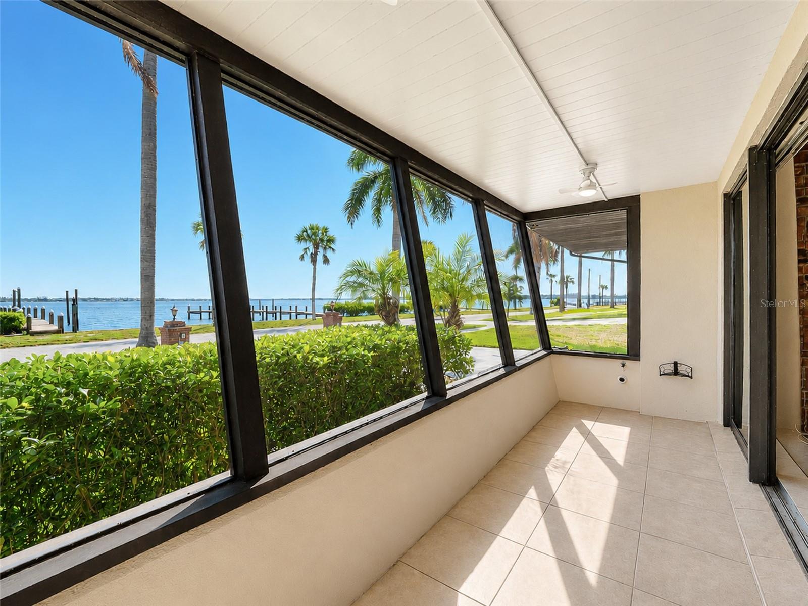 2410 RIVERSIDE DR E — photo 10
