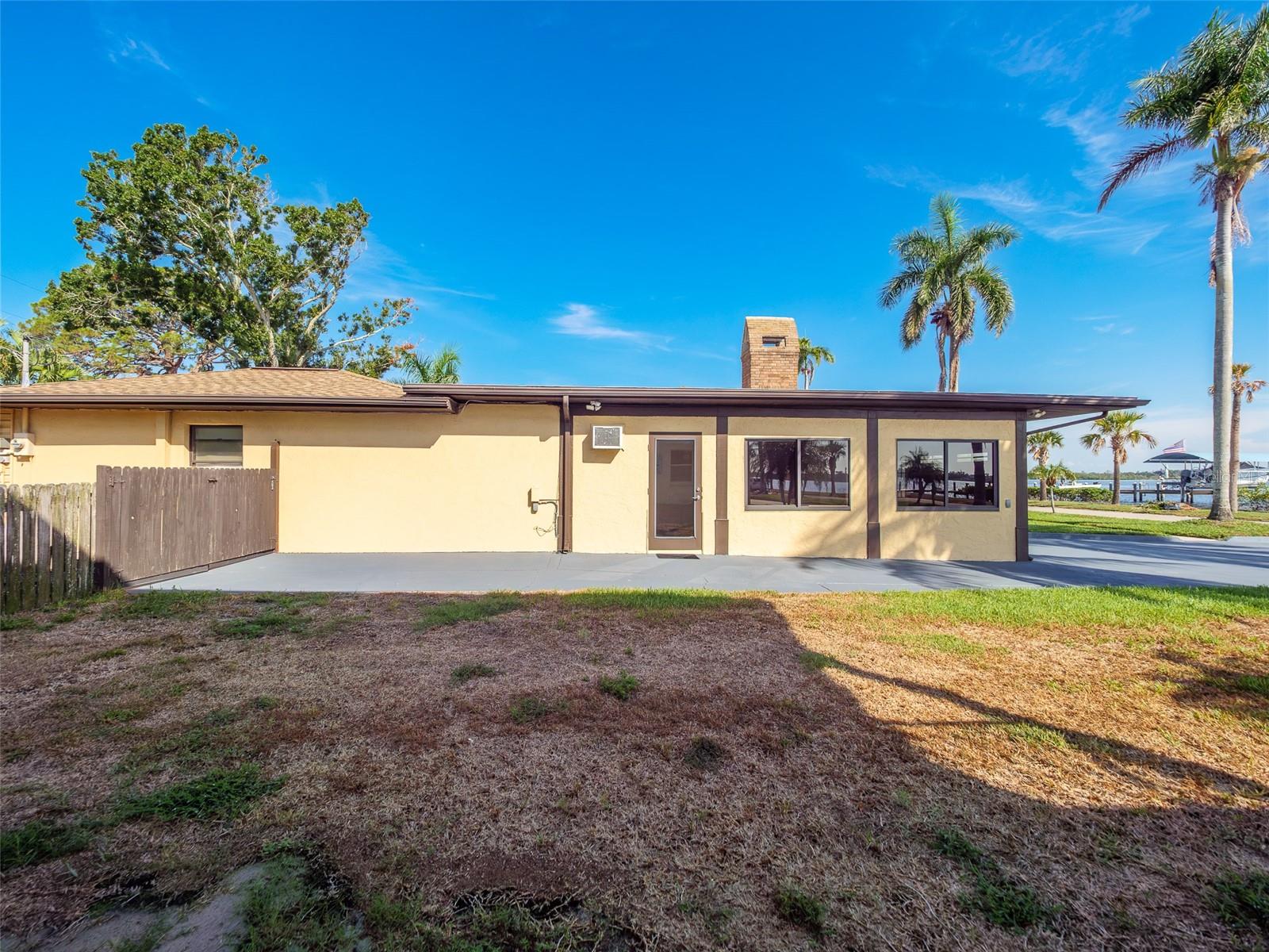 2410 RIVERSIDE DR E — photo 61