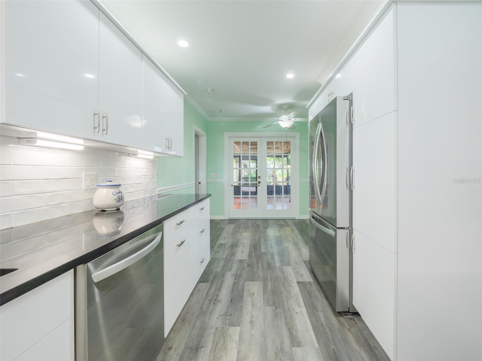 2410 RIVERSIDE DR E — photo 18