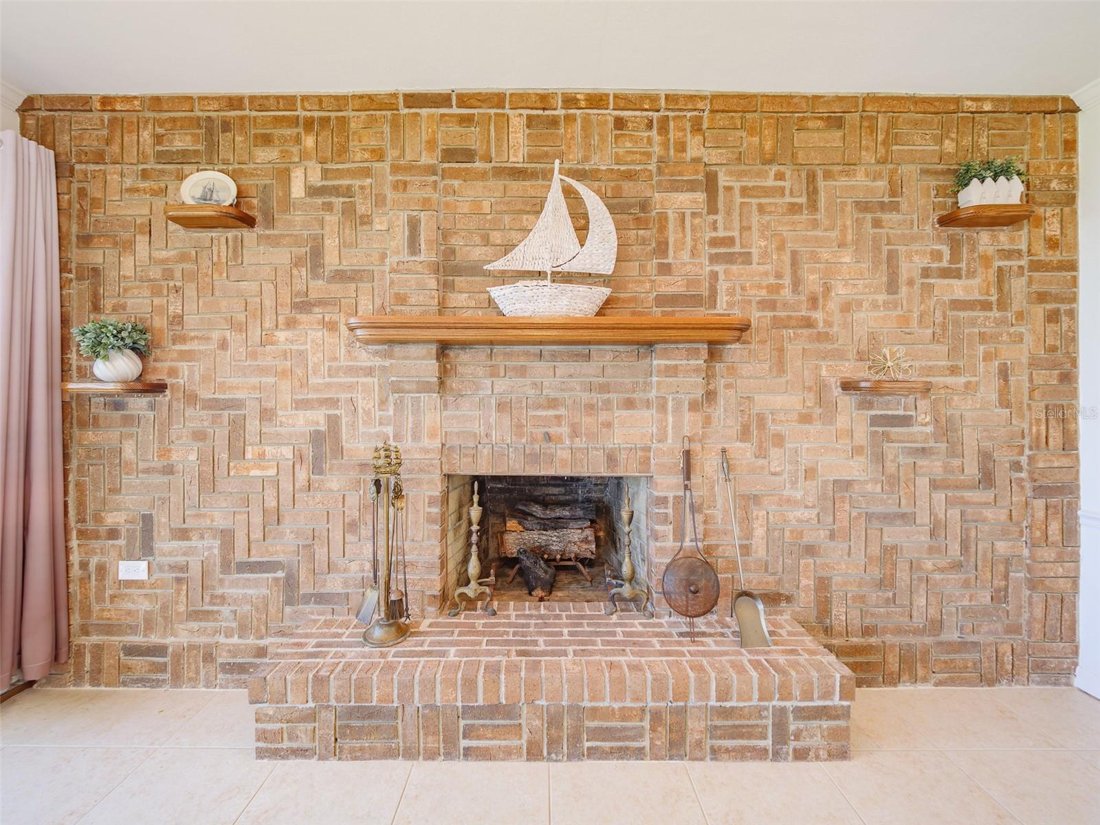 2410 RIVERSIDE DR E — photo 12