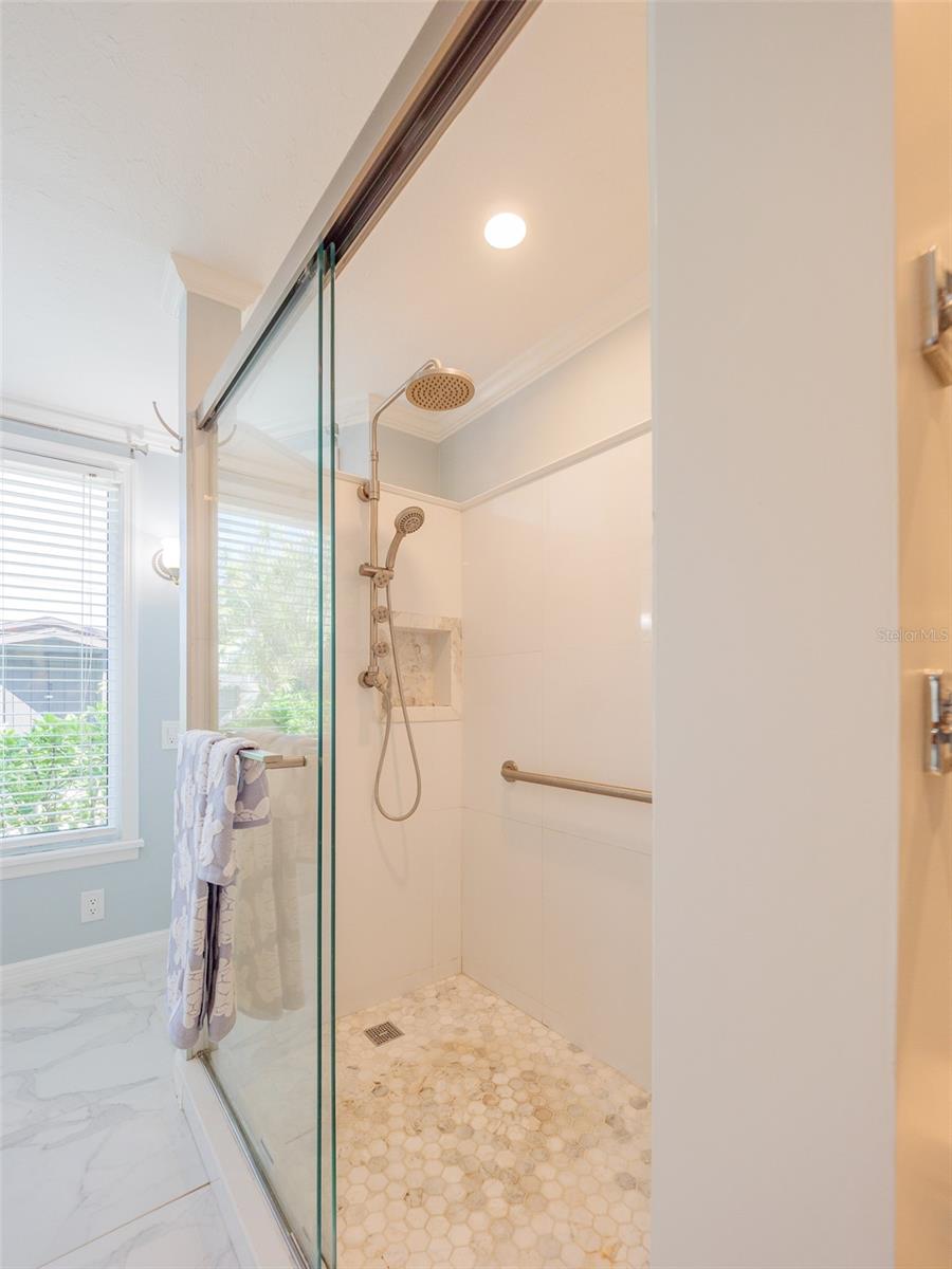 2410 RIVERSIDE DR E — photo 22