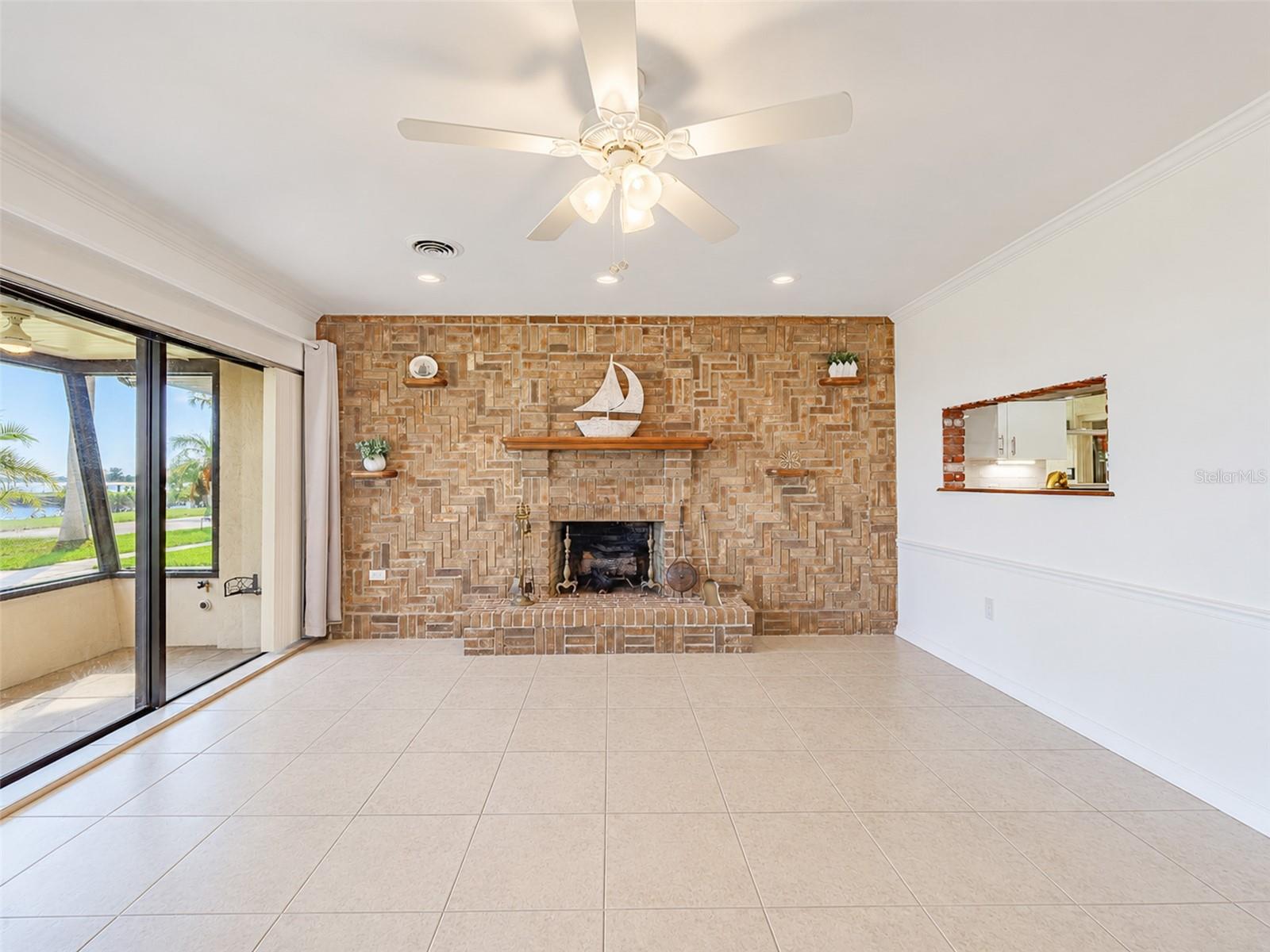 2410 RIVERSIDE DR E — photo 11