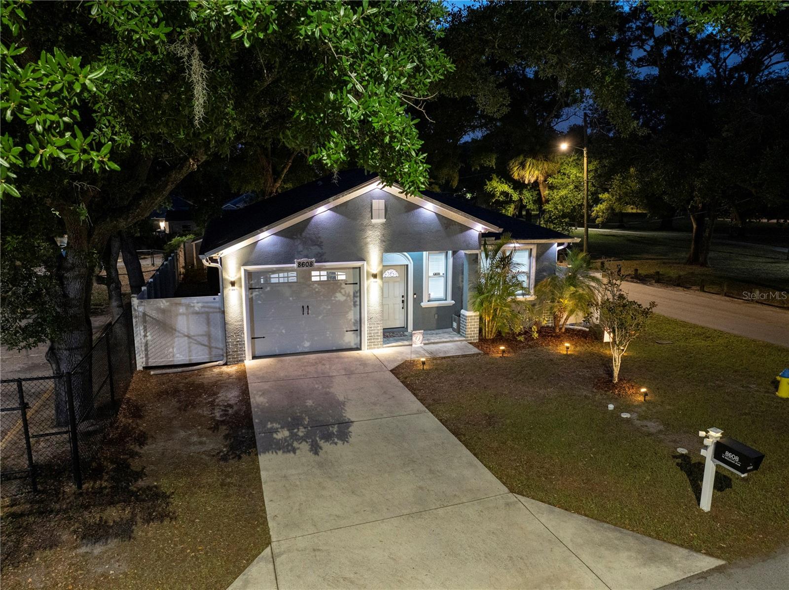 8608 N MITCHELL AVE — photo 13