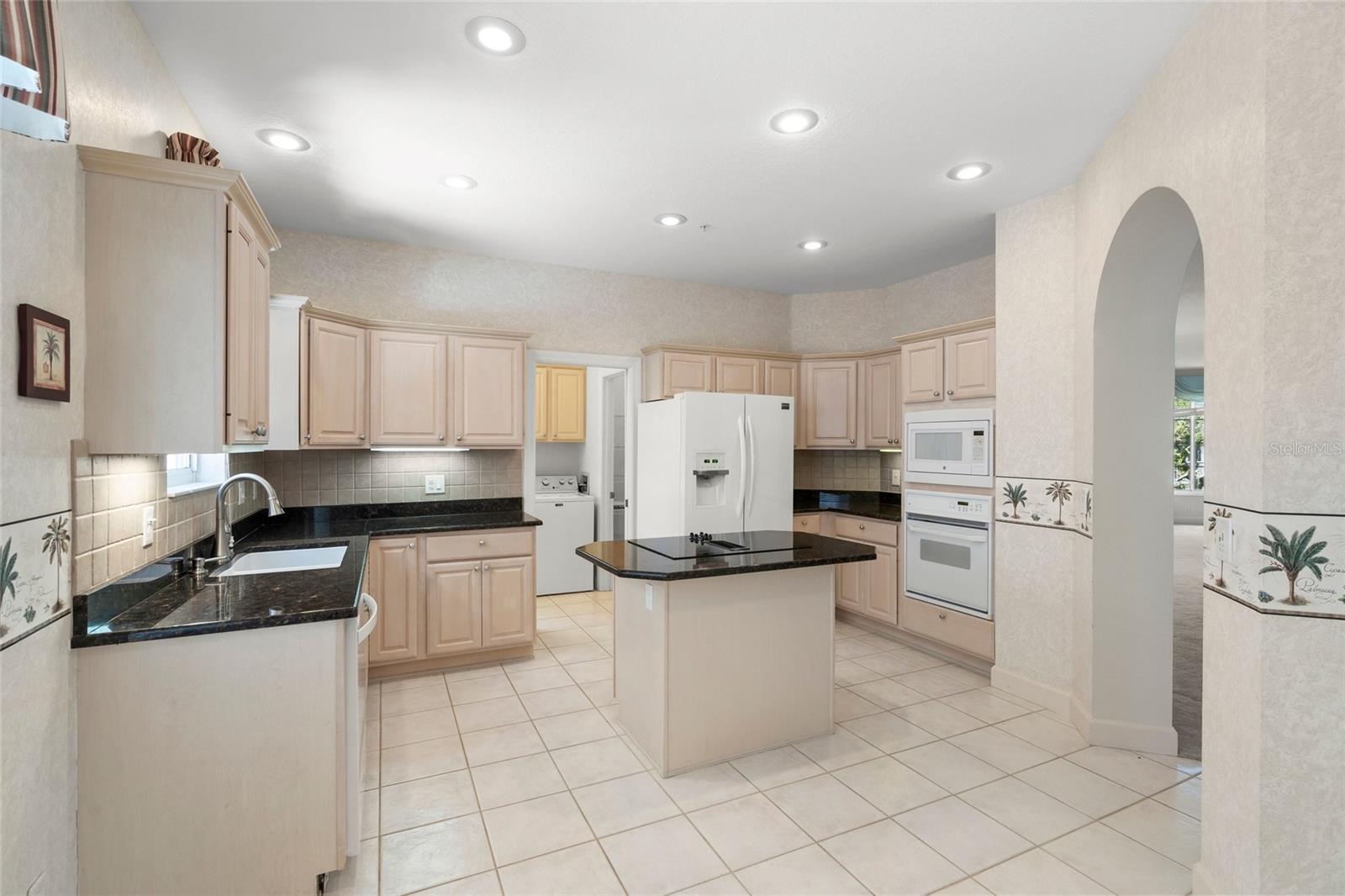 3954 HAMILTON CLUB CIR #14 — photo 3