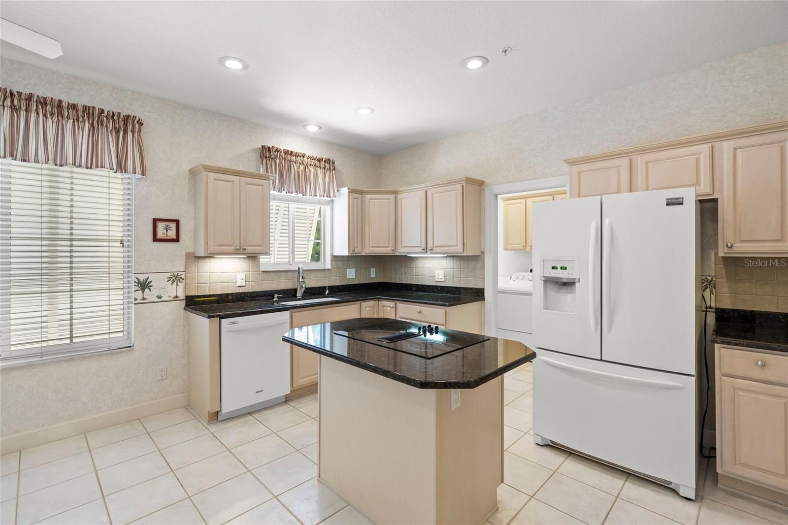 3954 HAMILTON CLUB CIR #14 — photo 4