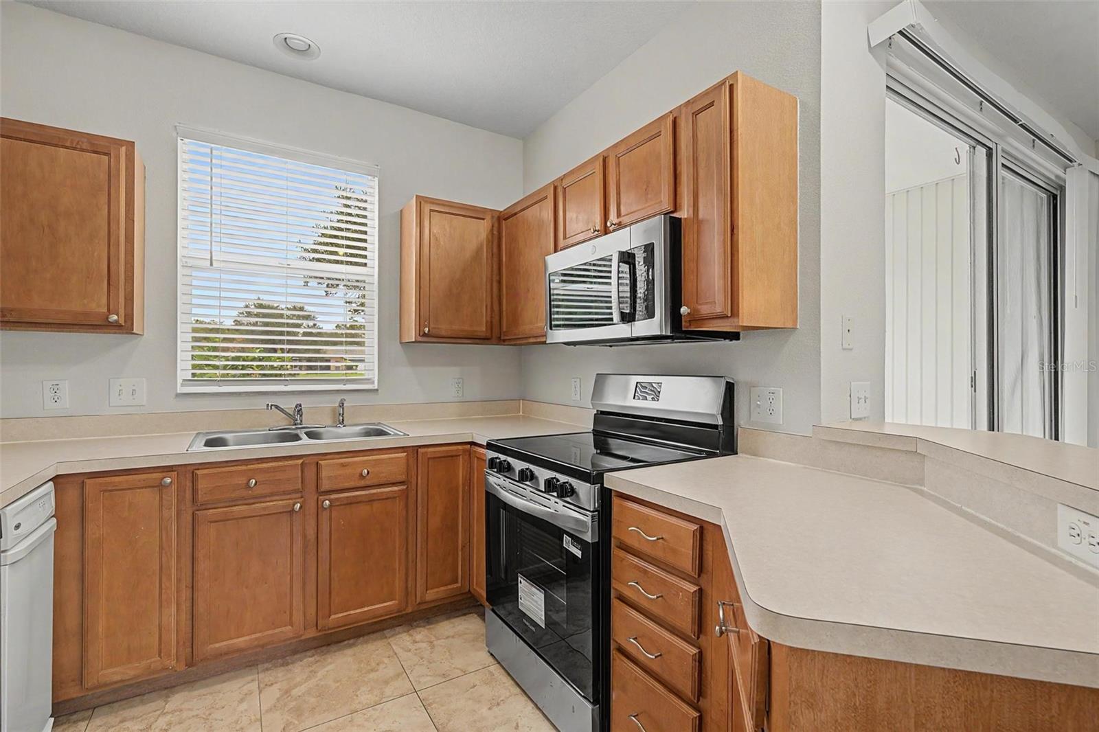 12216 COUNTRY WHITE CIR — photo 9