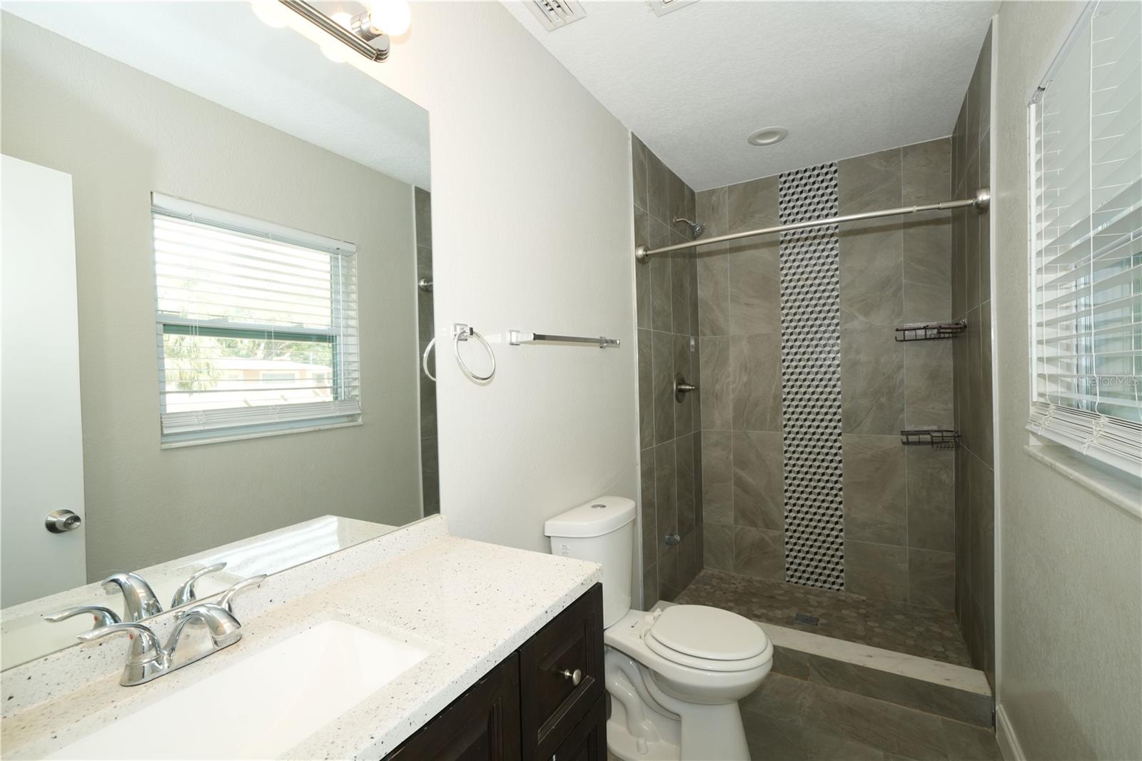 4517 S CLARK AVE — photo 7