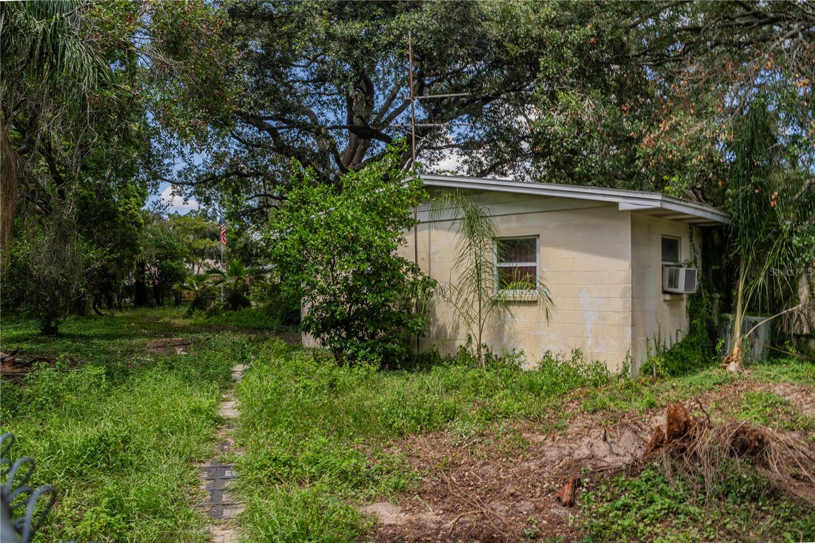 441 OVERHILL DR — photo 32