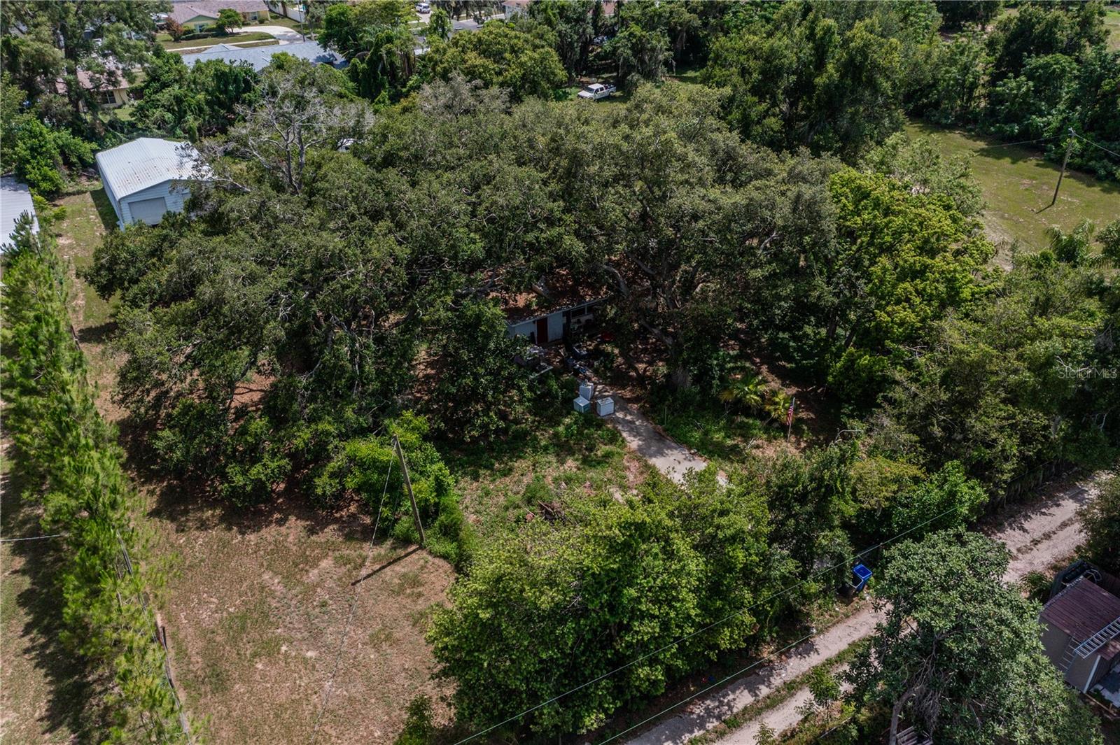 441 OVERHILL DR — photo 31