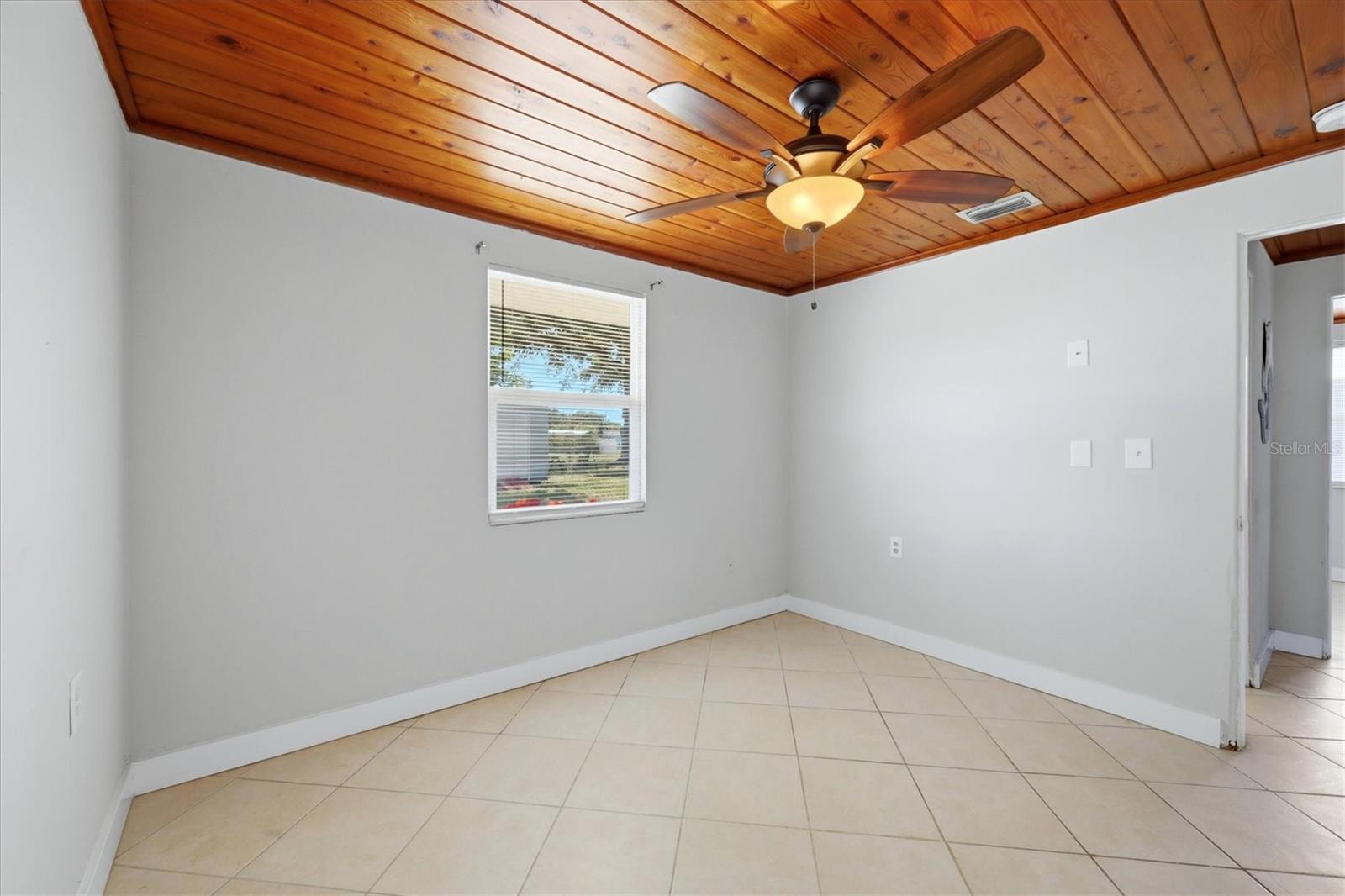 155 MAGNOLIA AVE — photo 12