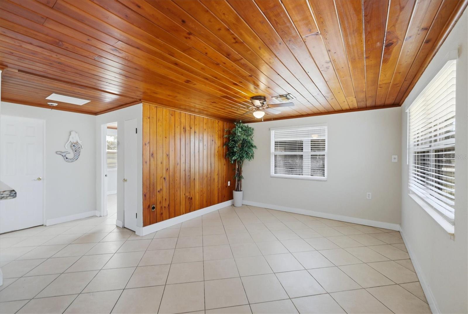 155 MAGNOLIA AVE — photo 3