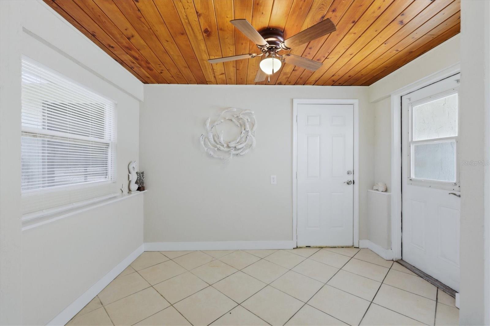 155 MAGNOLIA AVE — photo 8