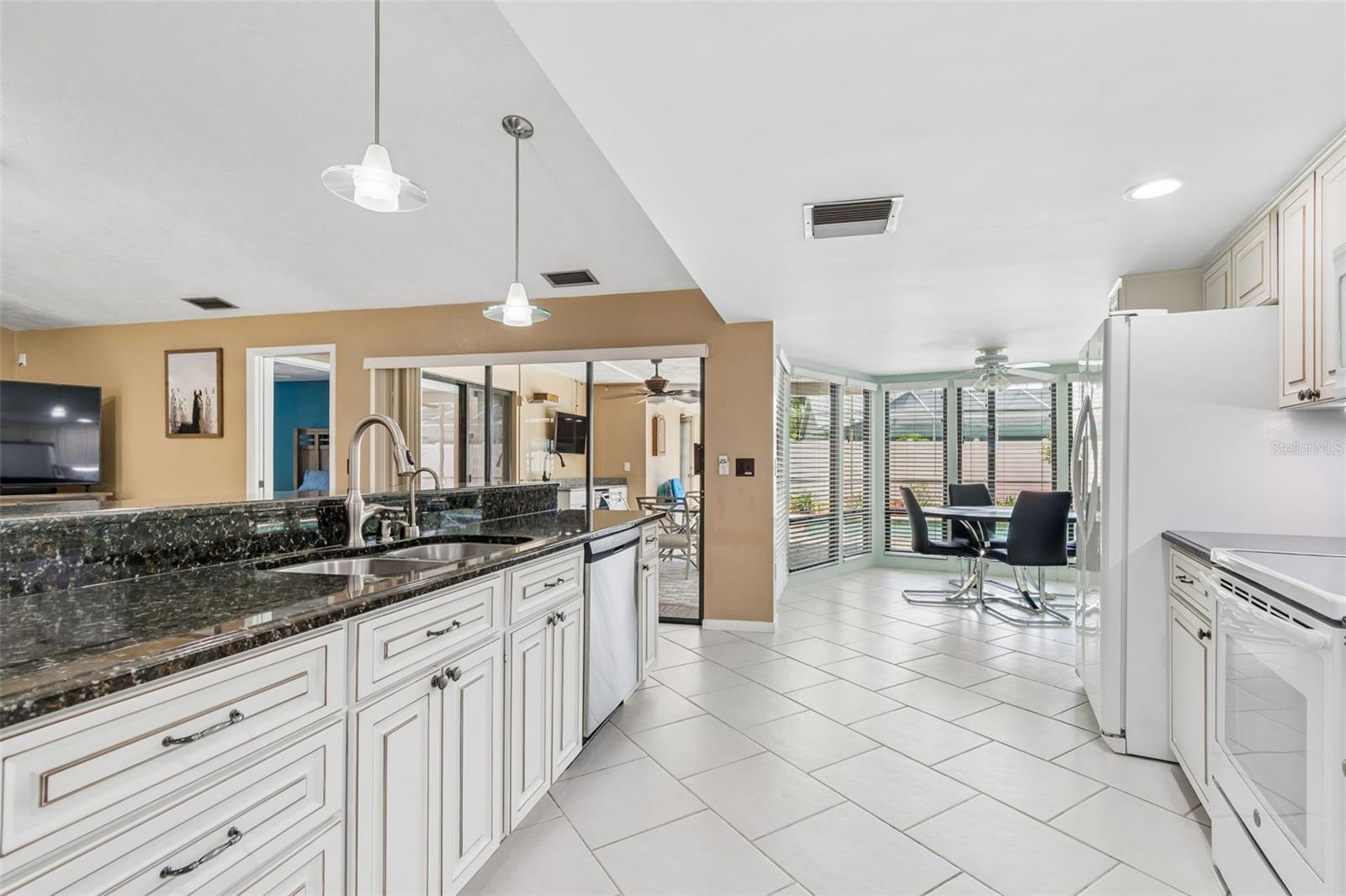 1563 MISTY PLATEAU TRL — photo 20