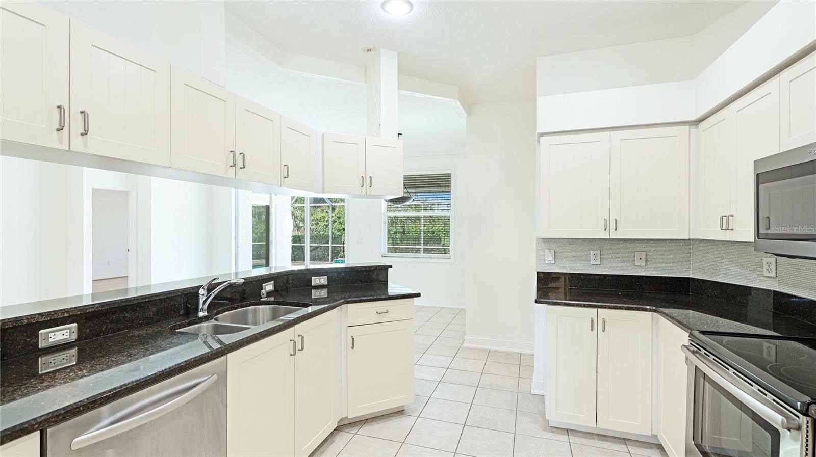 534 OAK BAY DR — photo 17