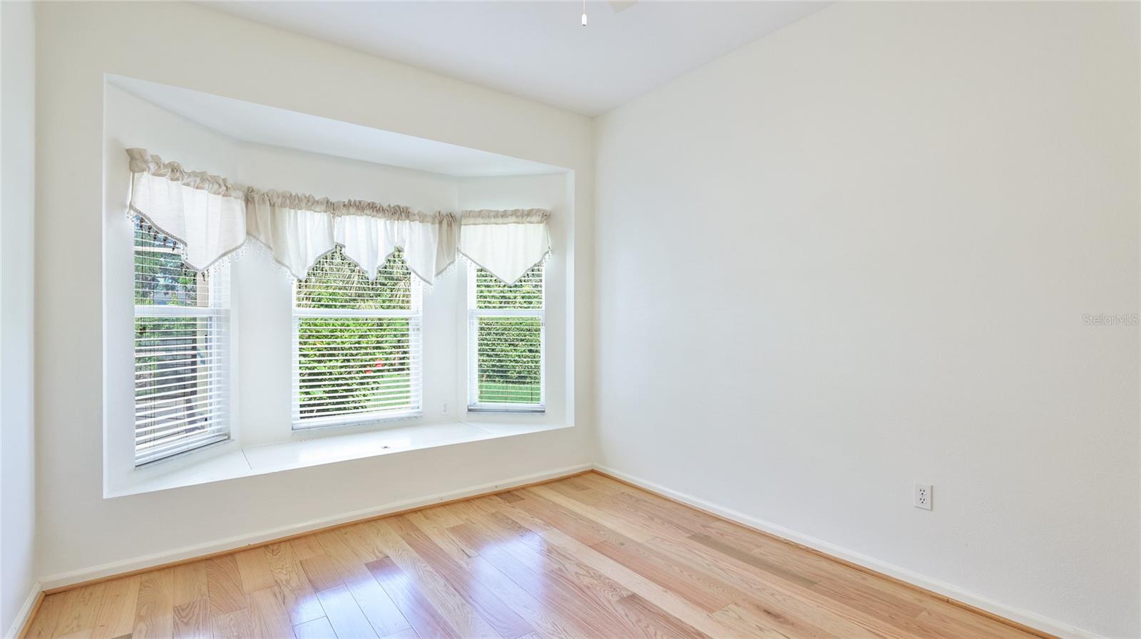 534 OAK BAY DR — photo 30