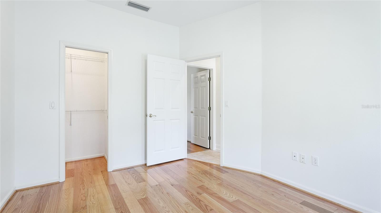 534 OAK BAY DR — photo 32