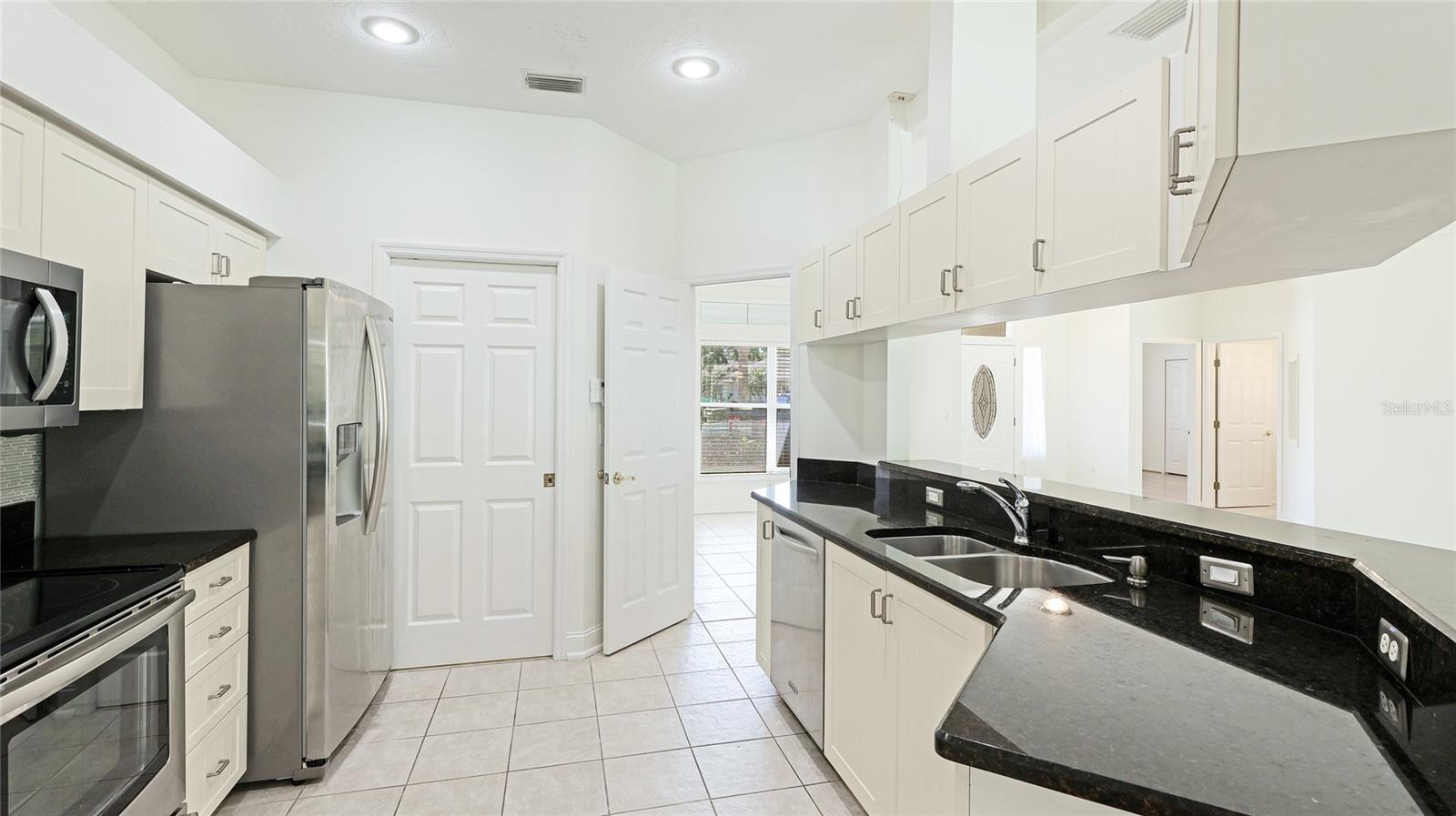 534 OAK BAY DR — photo 15