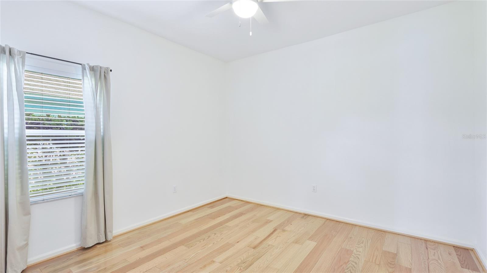 534 OAK BAY DR — photo 27