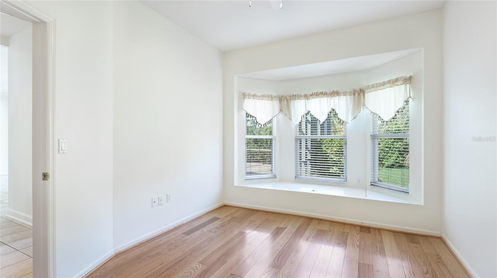 534 OAK BAY DR — photo 31