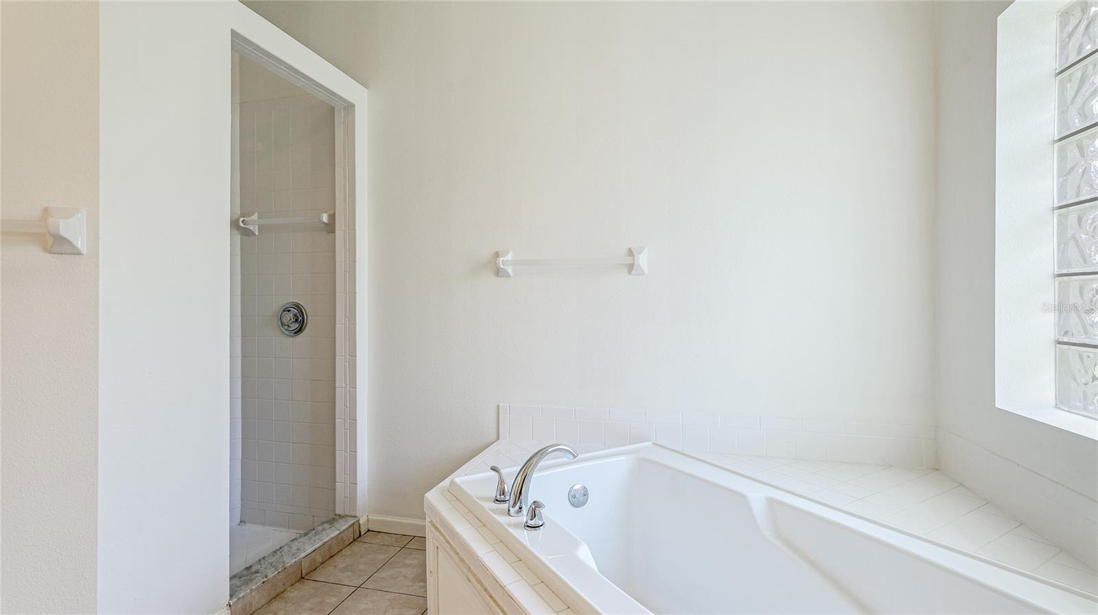 534 OAK BAY DR — photo 22