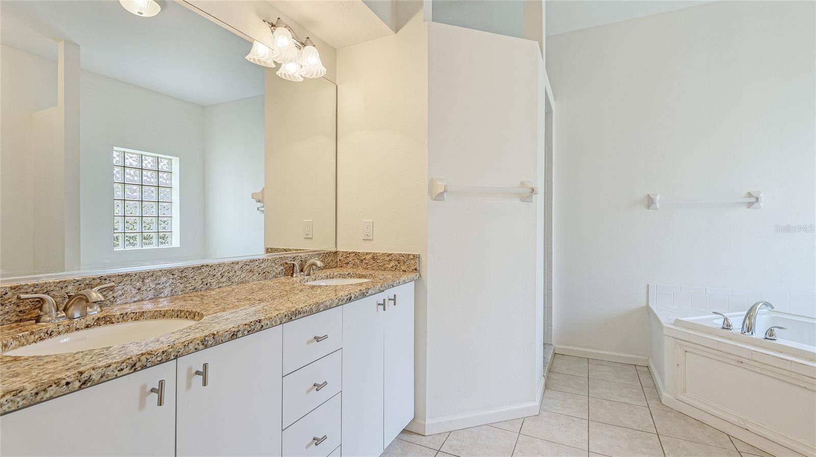534 OAK BAY DR — photo 21