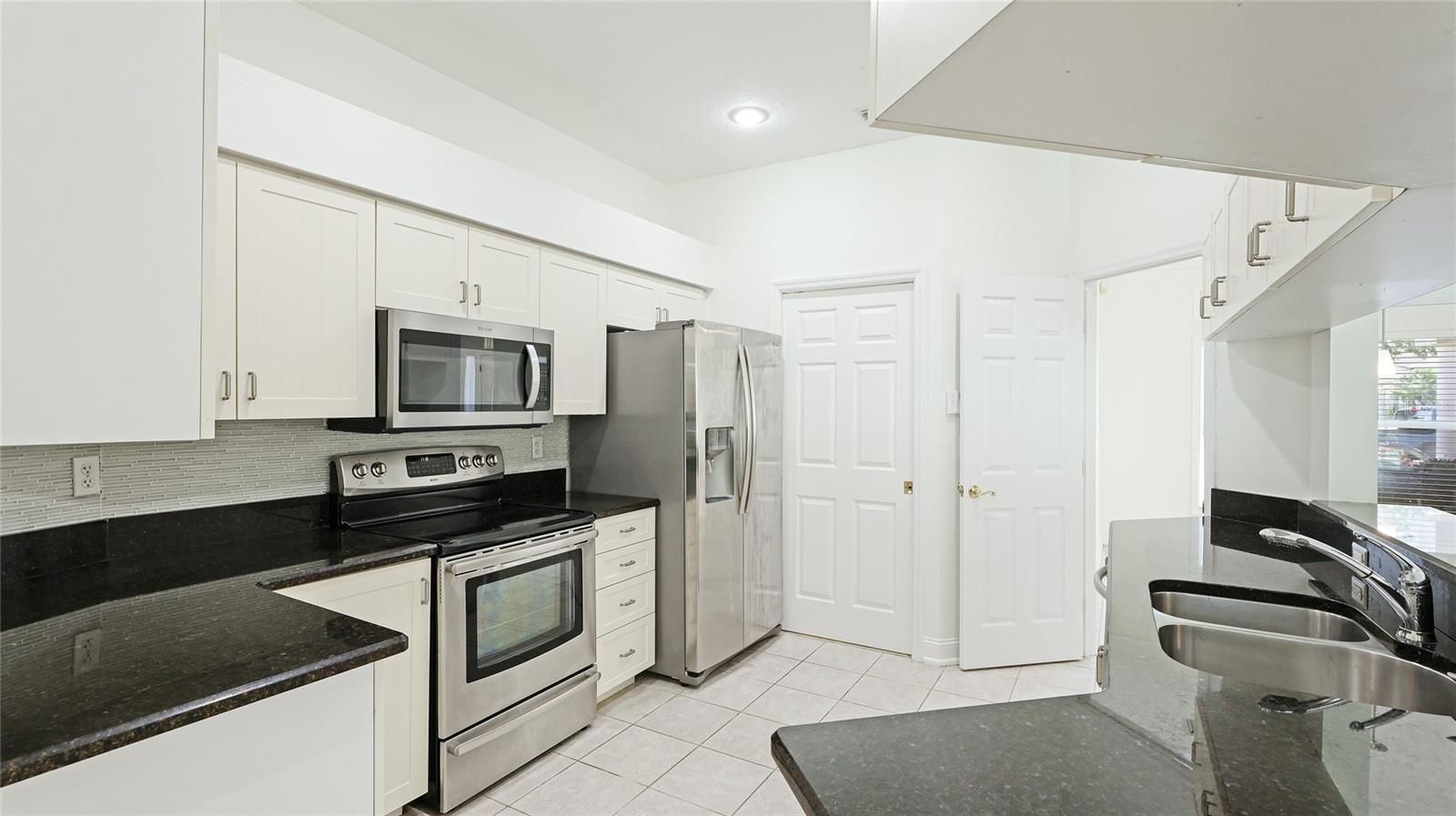 534 OAK BAY DR — photo 14