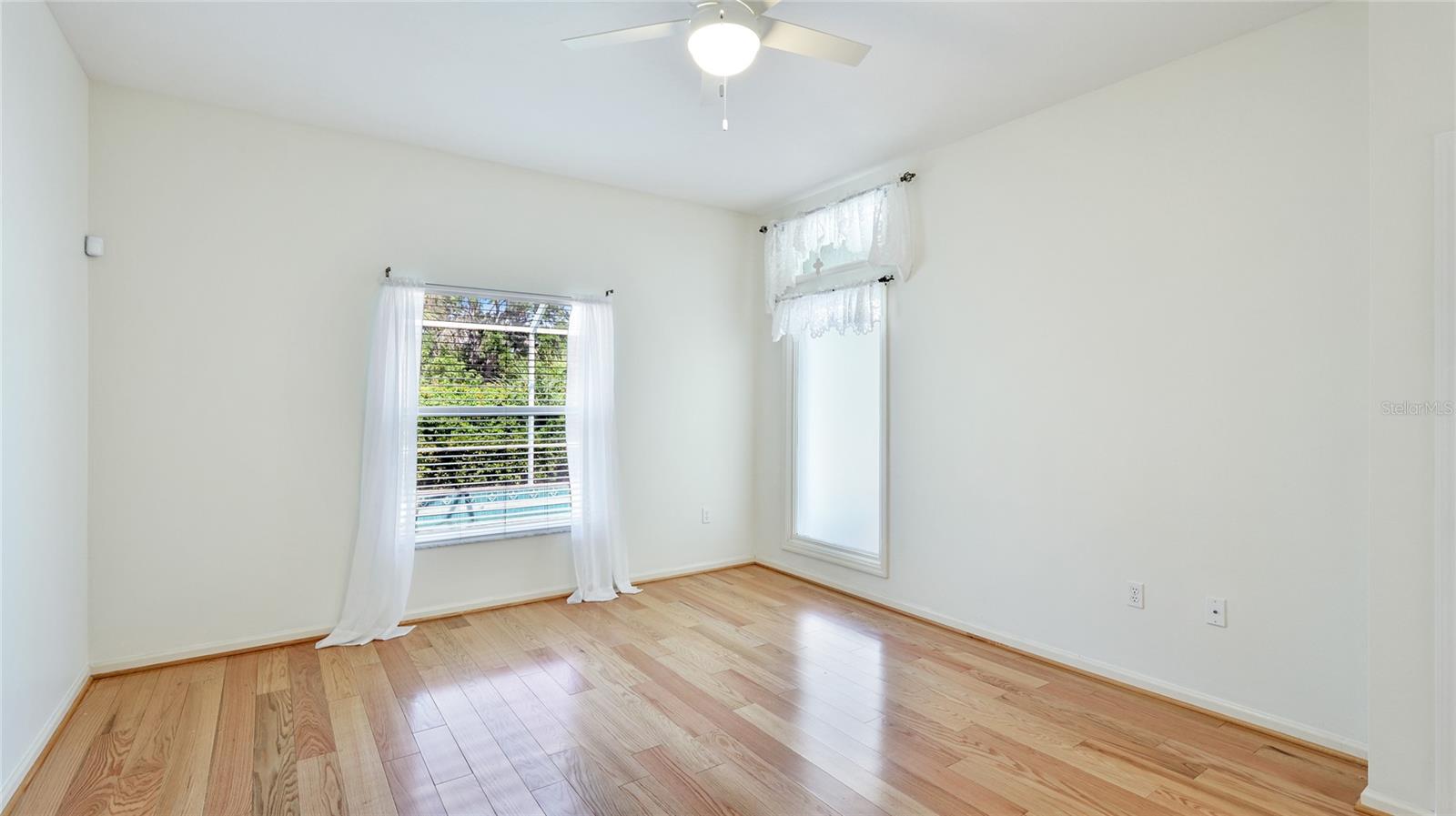 534 OAK BAY DR — photo 19