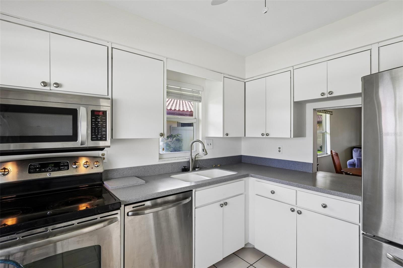 3210 CAMBRIDGE AVE — photo 9
