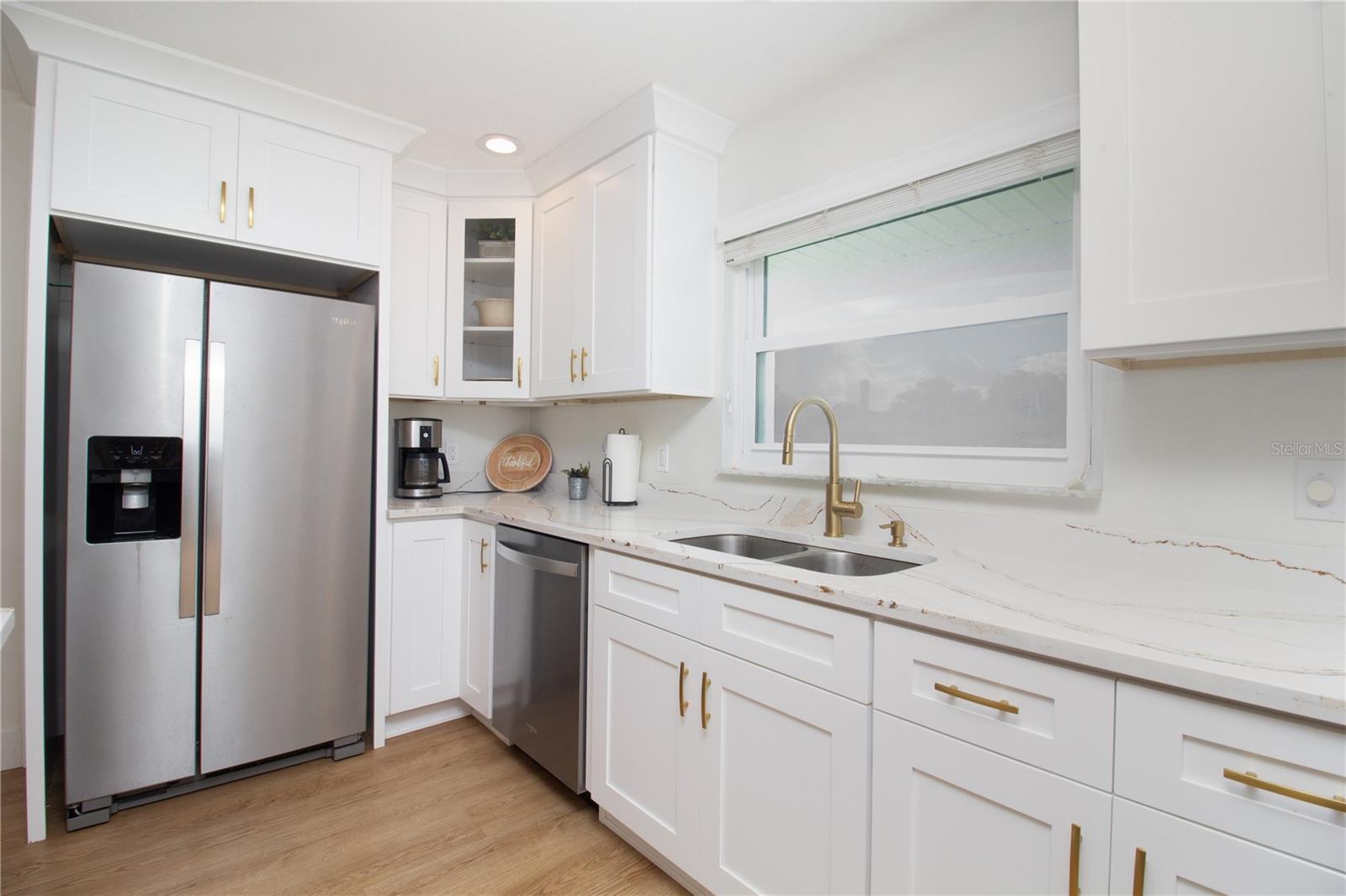 318 CIRCLE DR — photo 21