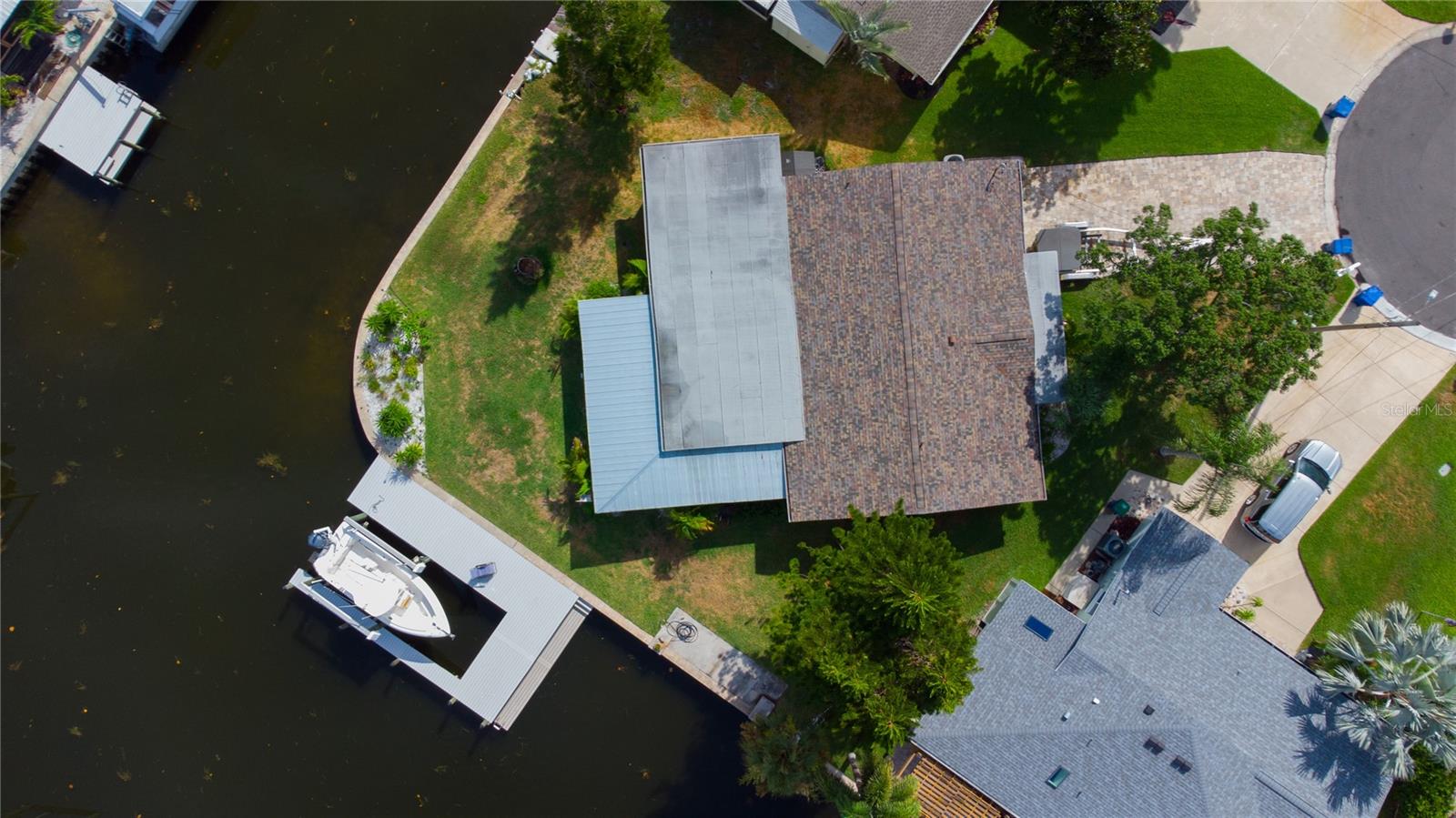 318 CIRCLE DR — photo 6