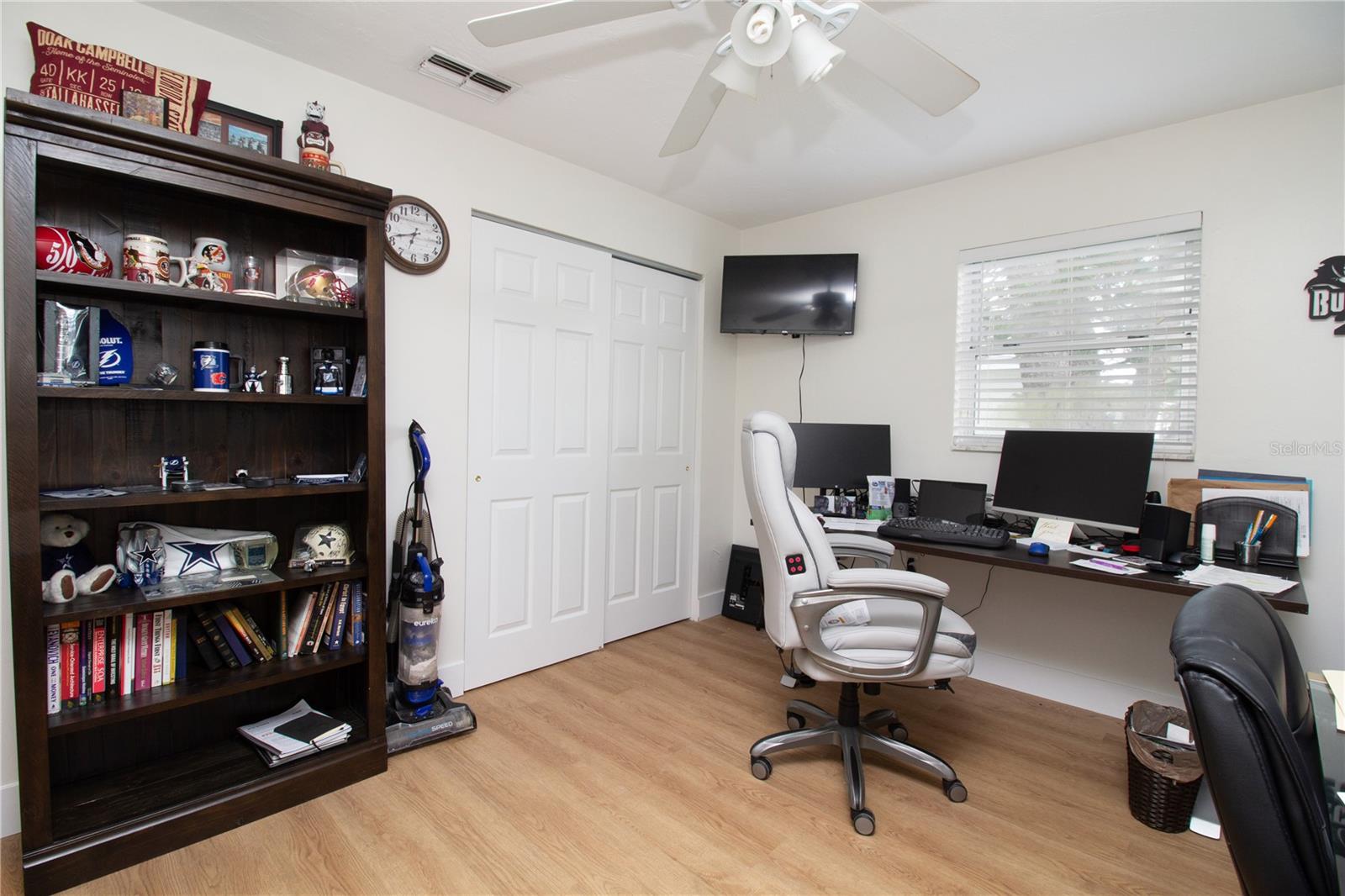 318 CIRCLE DR — photo 33