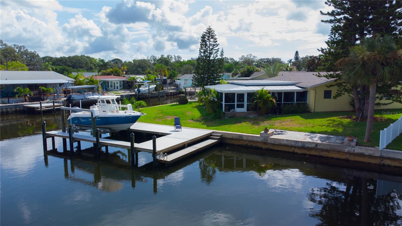 318 CIRCLE DR — photo 15