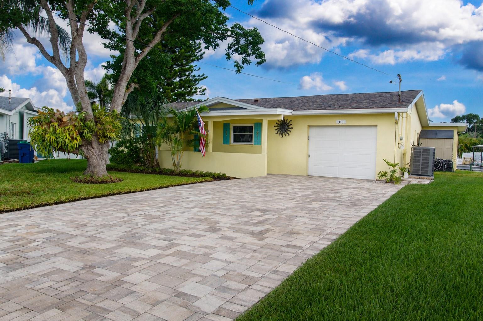 318 CIRCLE DR — photo 2