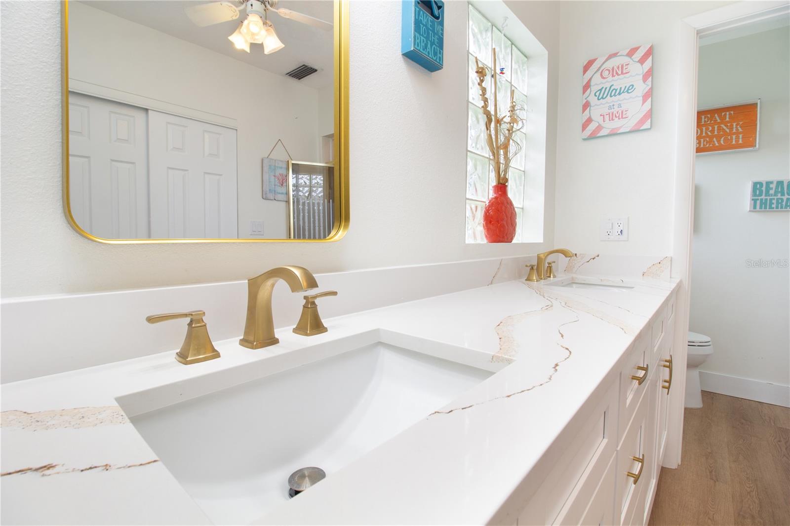 318 CIRCLE DR — photo 32