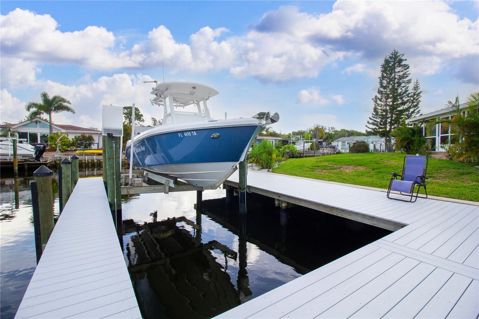 318 CIRCLE DR — photo 10