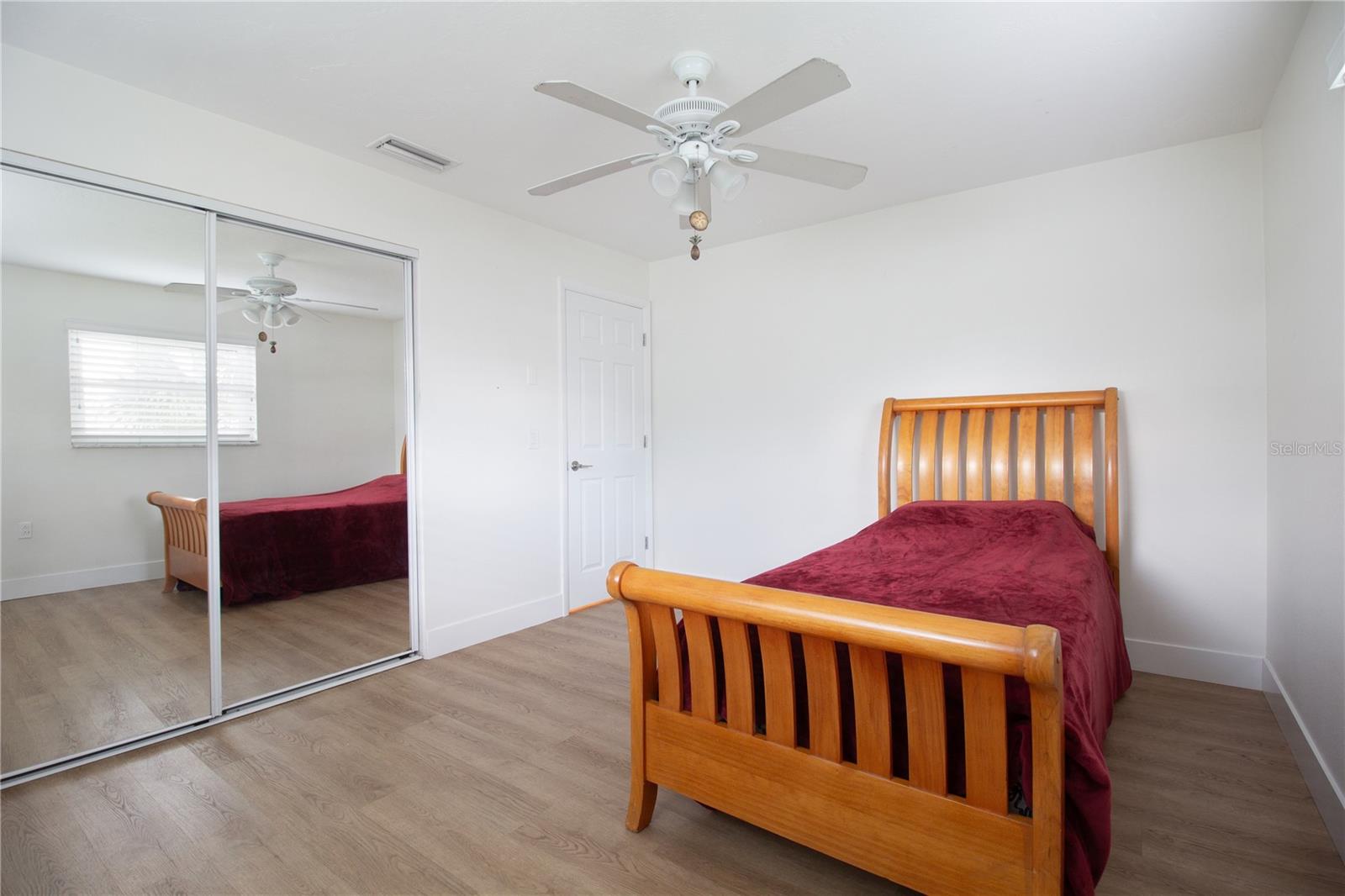 318 CIRCLE DR — photo 36