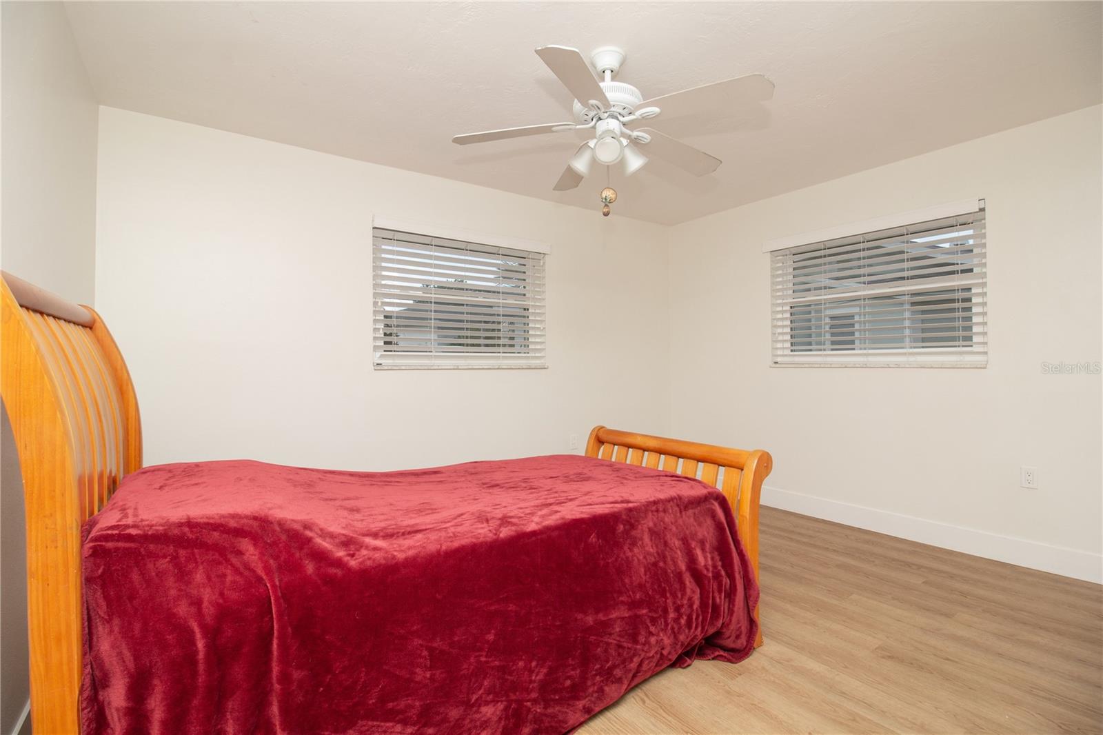 318 CIRCLE DR — photo 35