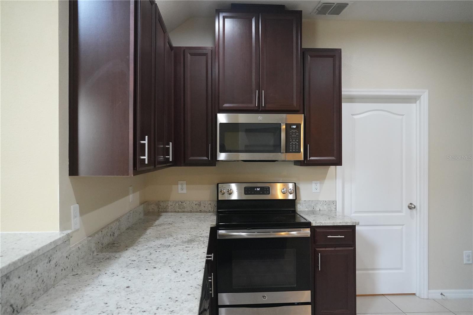 2212 LENNOX DALE LN — photo 4