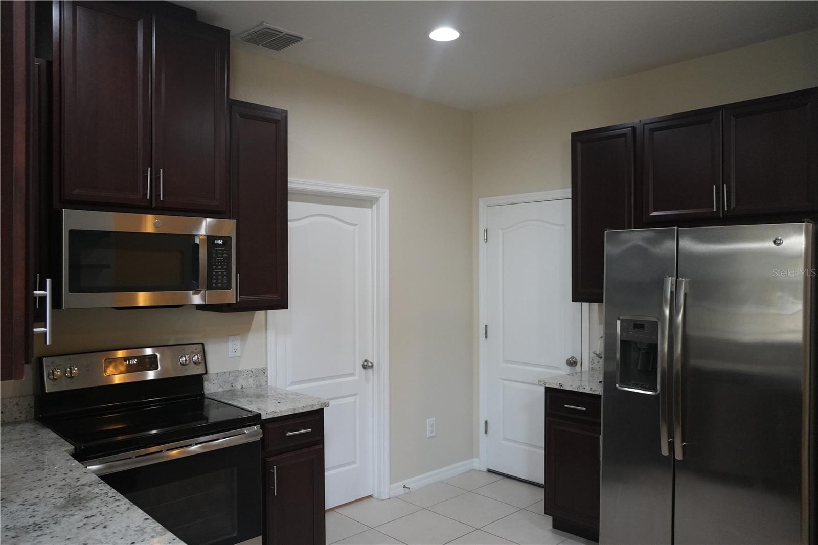 2212 LENNOX DALE LN — photo 2