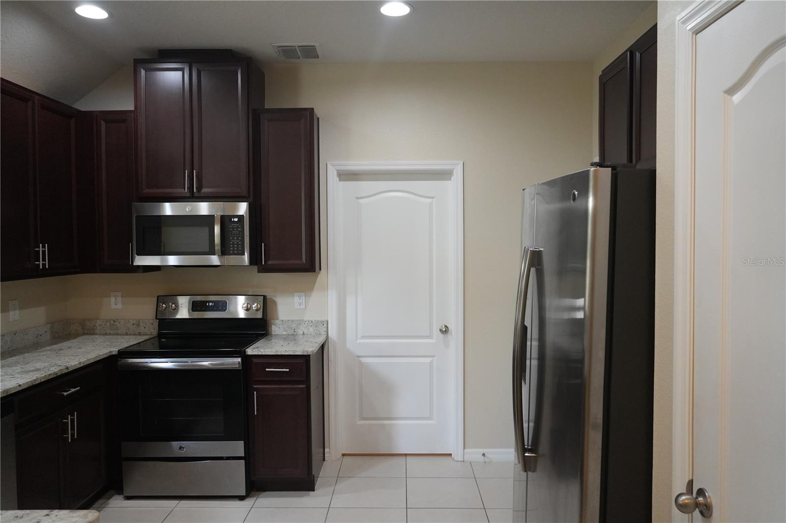 2212 LENNOX DALE LN — photo 3