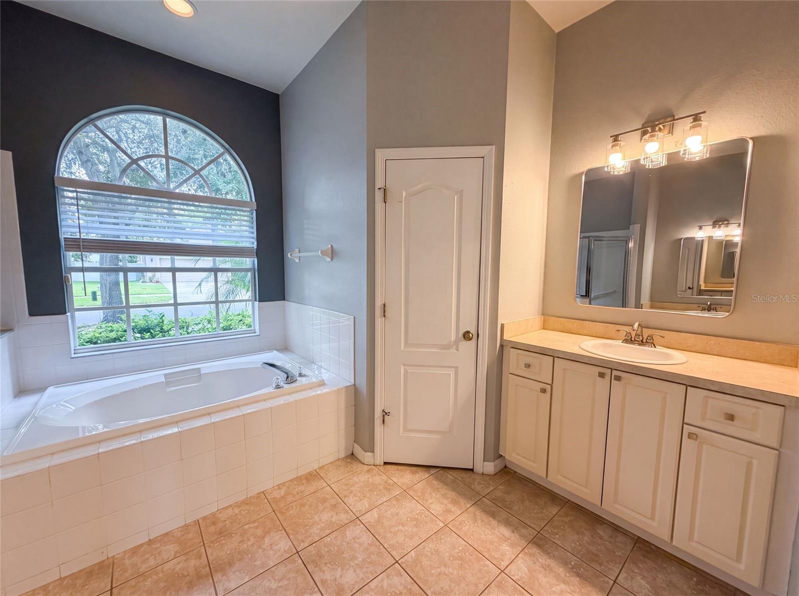 222 TAYLOR BAY LN — photo 6