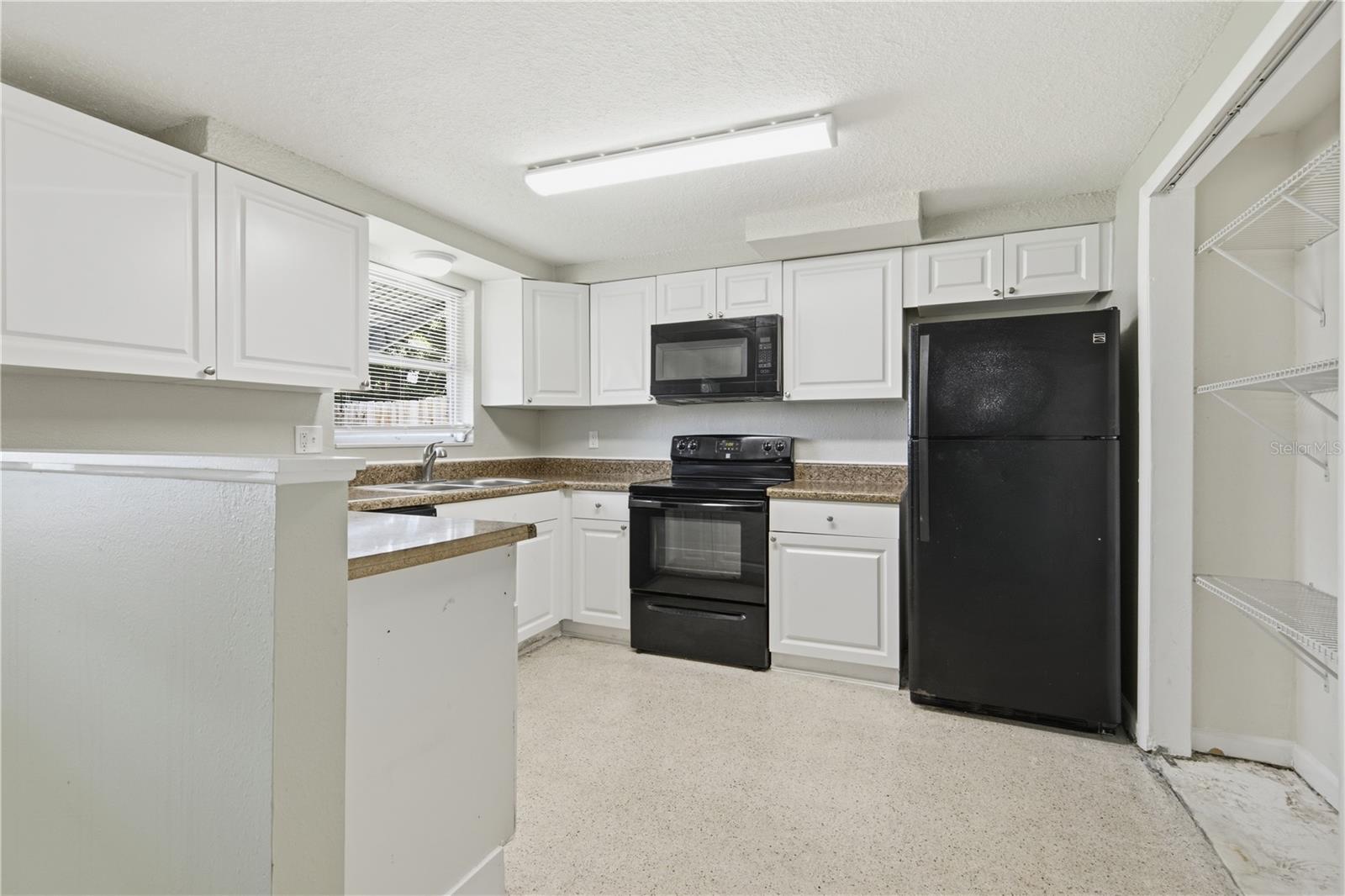 2051 PEGGY DR — photo 8