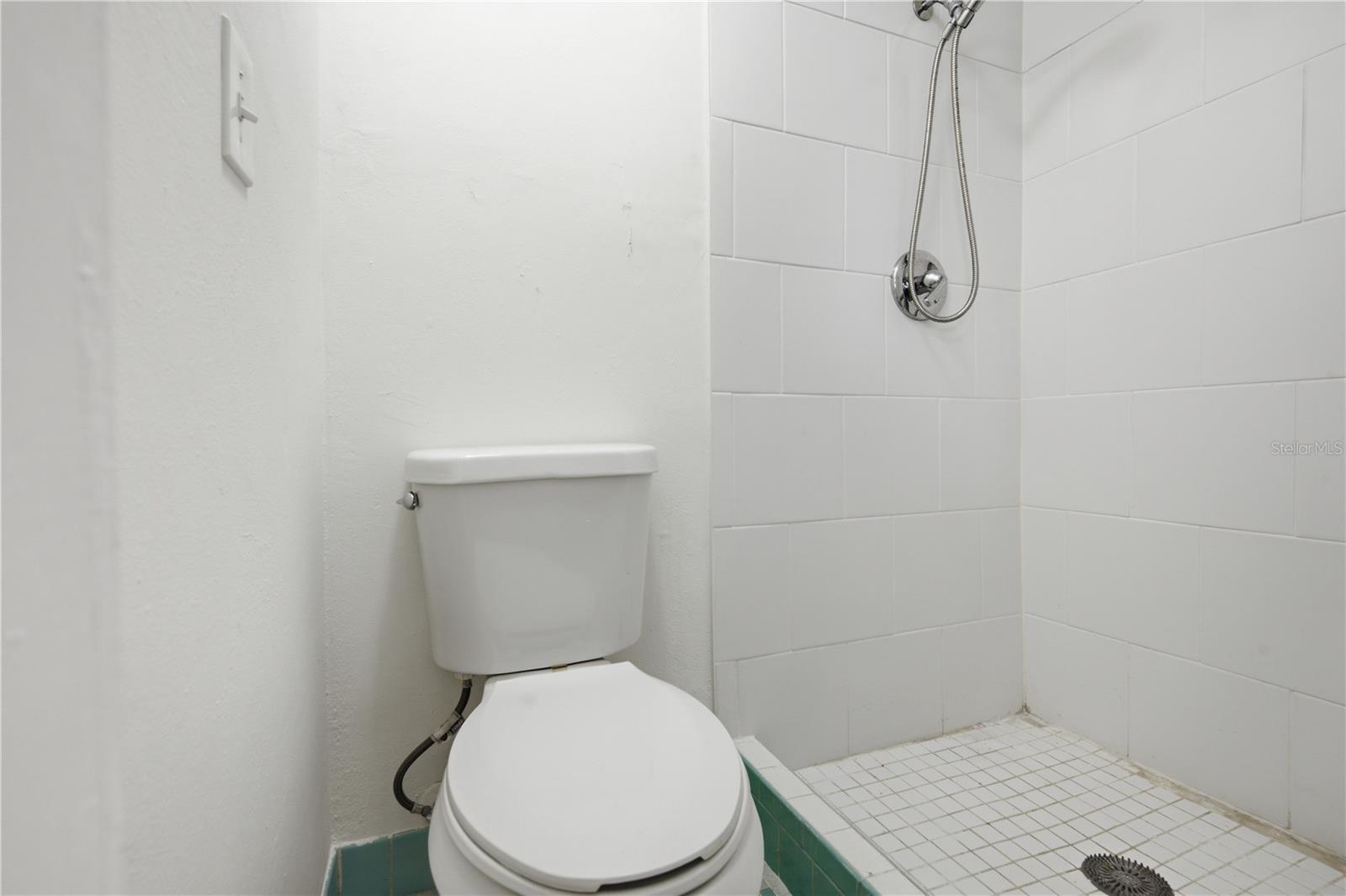 2051 PEGGY DR — photo 20