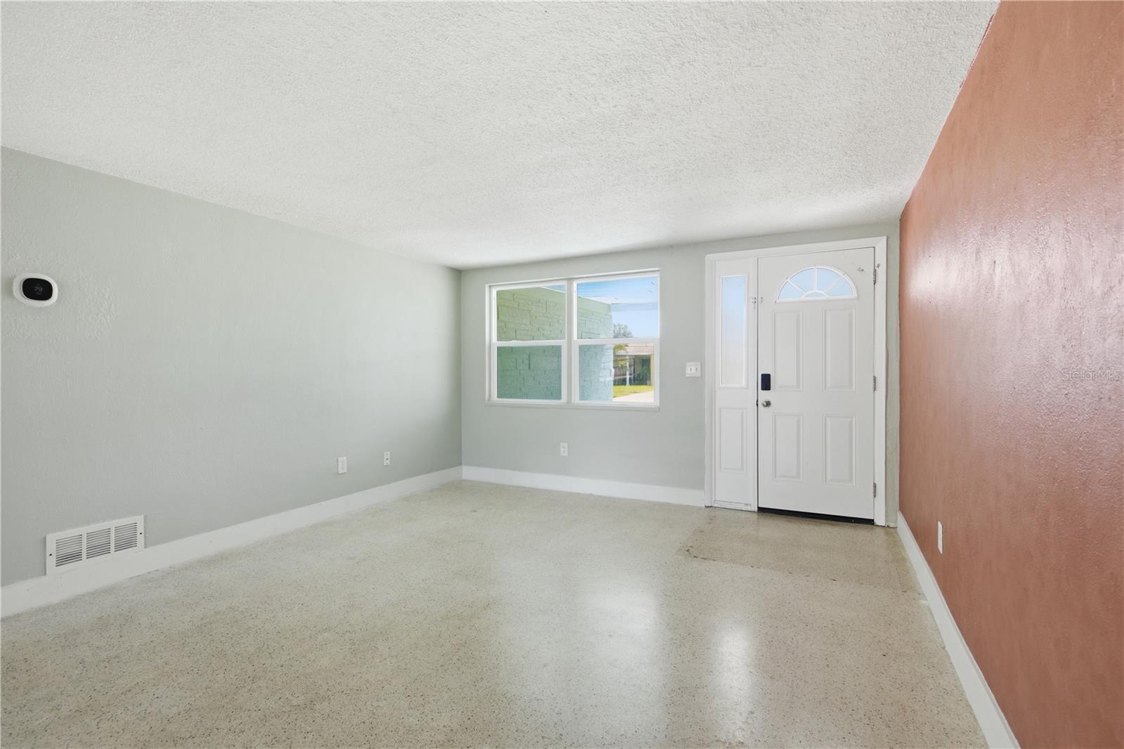 2051 PEGGY DR — photo 2
