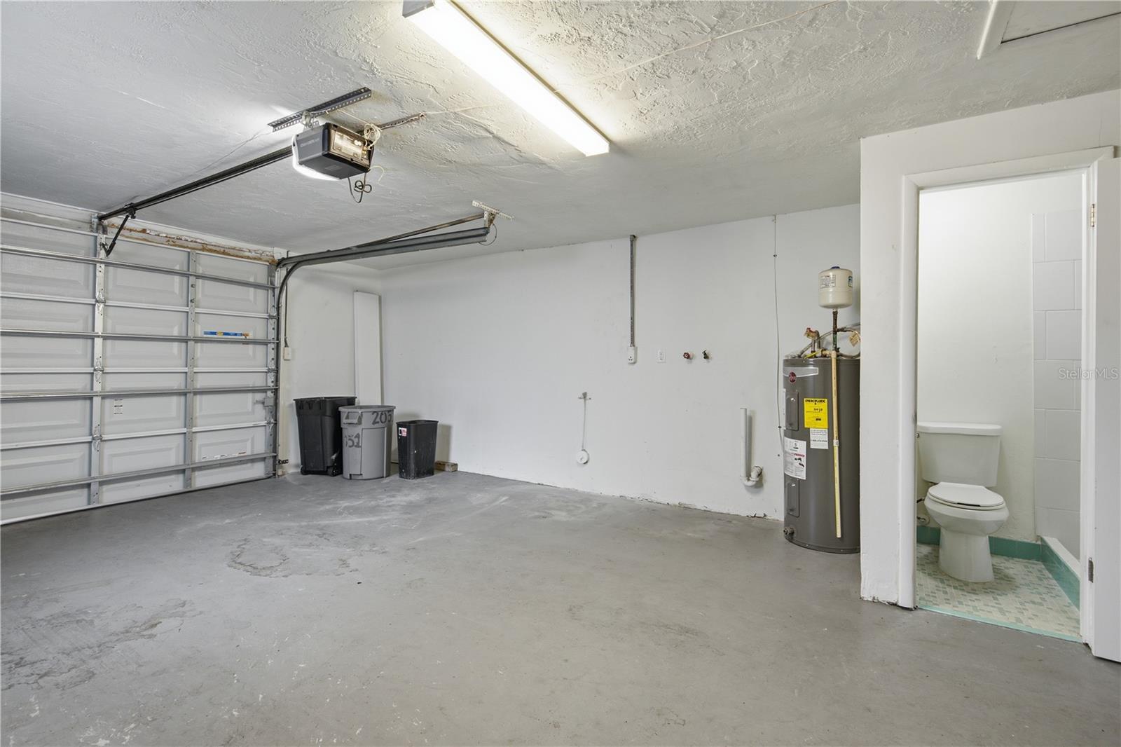 2051 PEGGY DR — photo 21